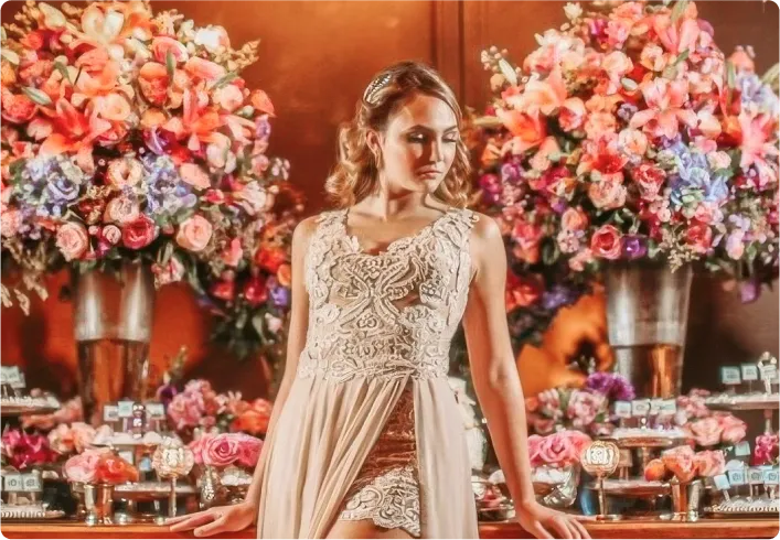 Debutante e sua mesa de doces em sua festa de 15 anos no Espaço Fairbanks