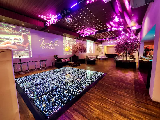 Buffet para festa de 15 anos com Pista Paris e Video Mapping