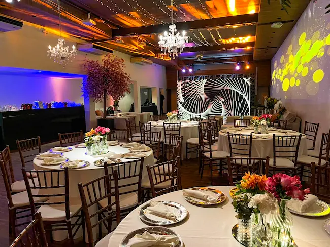 Festa de 15 anos com cabine de DJ em Video Mapping