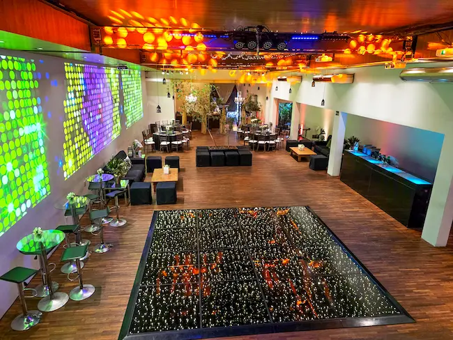 Salão para debutante com ilha de bambus